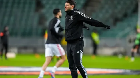 Santiago Giménez en un partido con el Feyenoord