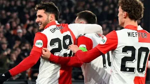 Santi Giménez hizo gol y comandó el triunfo del Feyenoord en los Octavos de Europa League.