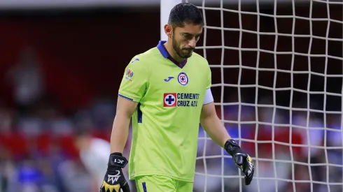 Jesús Corona está en riesgo de perderse el Clásico Joven por acumulación de amarillas.