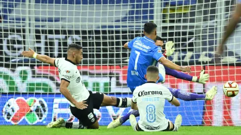 Al minuto 11 del Clásico Joven, el Brujo Antuna abrió el marcador.