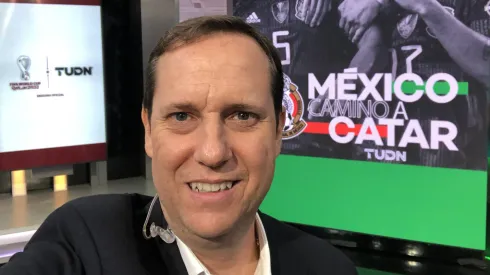 Paco Villa en las transmisiones del Mundial de Qatar