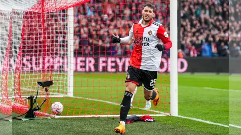 La primera temporada de Santiago Giménez en Europa ha sido de ensueño.