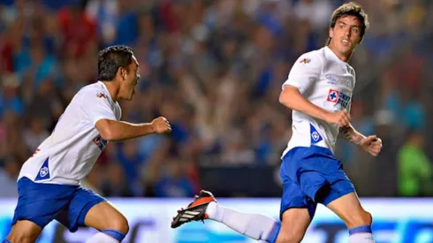 El mediocampista decidió sumar ingresos extra después de no asentarse en los terrenos de juego.