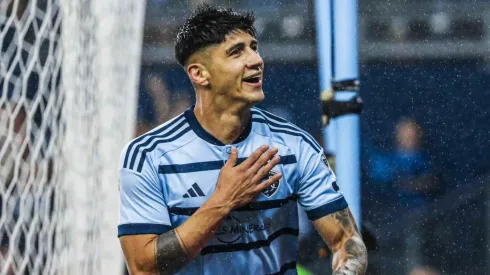 Cruz Azul busca la contratación de un centro delantero.