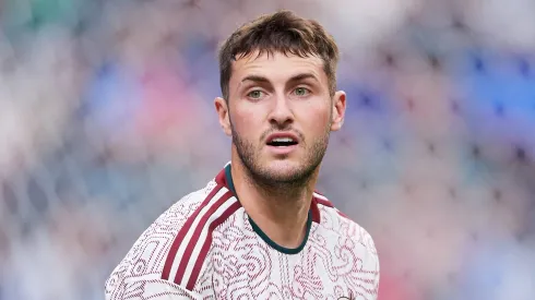 Santi Giménez ya estaría vendido