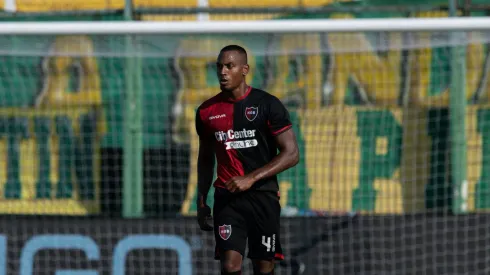 La afición de los cementeros se despachó con mensajes de bienvenida hacia el jugador colombiano.