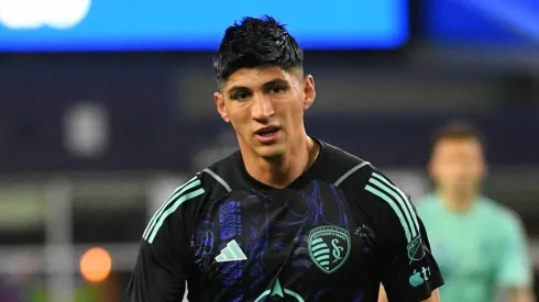 FOXBOROUGH, MA - APRIL 22: Sporting Kansas City forward Alan Pulido 9 looks on during a match between the New England Revolution and Sporting Kansas City on April 22, 2023, at Gillette Stadium in Foxborough, Massachusetts. Photo by Erica Denhoff/Icon Sportswire SOCCER: APR 22 MLS, Fussball Herren, USA - New England Revolution vs Sporting Kansas City EDITORIAL USE ONLY Icon23042304