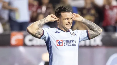 El mediocampista uruguayo sigue sin adaptarse a Cruz Azul y el club ya le busca salida.