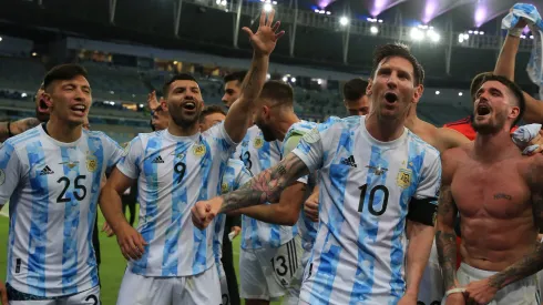 El mediocampista cementero había dicho en la previa que haría todo para conseguir la playera del astro argentino.