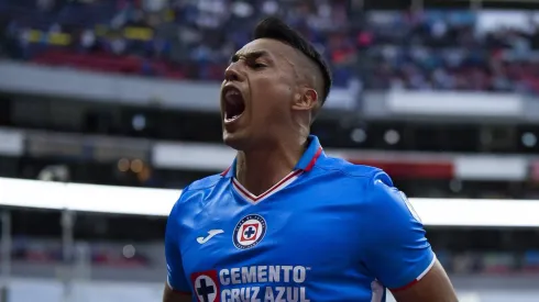 Desde el club cementero no contemplan al jugador y se le sigue buscando salida.