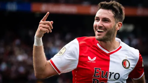 Santi Giménez va por la Supercopa.