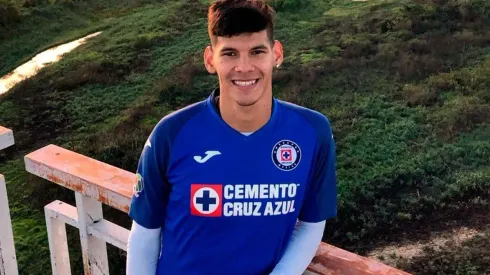 Robert Morales presumió la camiseta de Cruz Azul.