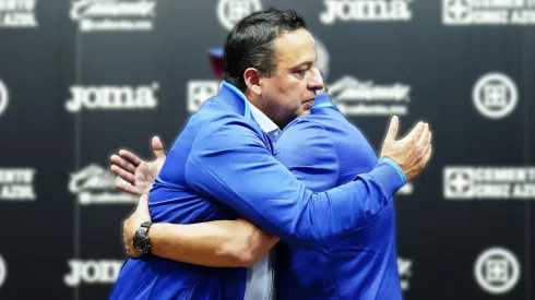 La directiva de Cruz Azul decidió cesar a Ricardo Ferretti.