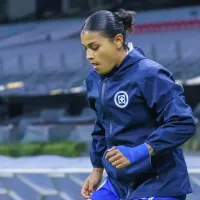 Dani Flores abandona el estadio en ambulancia. ¡Fuerza, Blu!