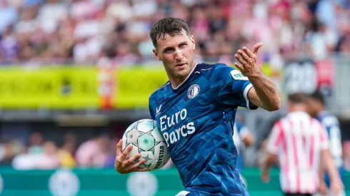 Santi Giménez marcó su primer gol de la temporada con el Feyenoord.