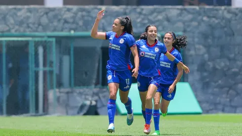 Erica Gomes en festejo de gol.