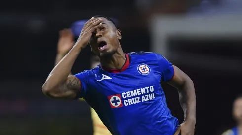 El portero veracruzano fue protagonista en la derrota de Cruz Azul por dos fallos clamorosos.