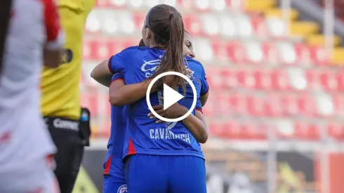 Abrazo de gol para Meghan Cavanaugh.
