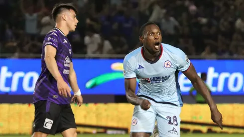 El colombiano Diber Cambindo se despachó con un doblete.