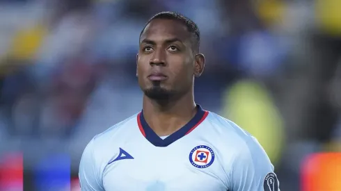 Willer Ditta sufrió molestias este viernes en la práctica de Cruz Azul.