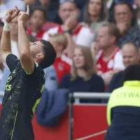 Y mientras Amsterdam ardía en llamas, esto hacía Santi en el vestuario