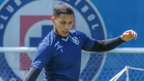Carlos Salcedo, jugador de Cruz Azul.