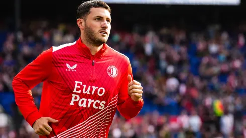 Santi Giménez no jugará en Champions.