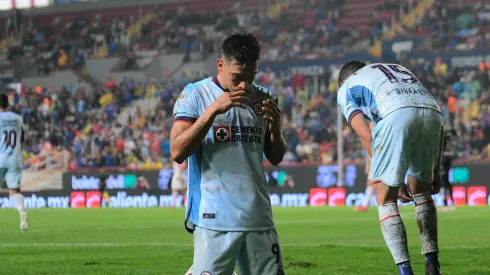 El delantero mexicano ha tenido una noche de gracia con un doblete que significa tres puntos vitales en la lucha por clasificar.