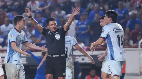 El analista arbitral vio penal claro en una de las jugadas más polémicas del duelo entre cementeros y rayos.
