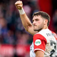 Santiago Giménez fue premiado como el jugador del mes