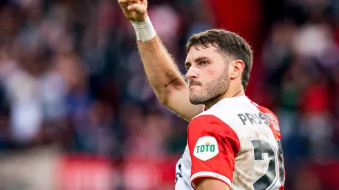 Santiago Giménez suma 10 goles en la Eredivisie