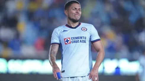 Carlos Salcedo no estará en el Cruz Azul vs. Pumas
