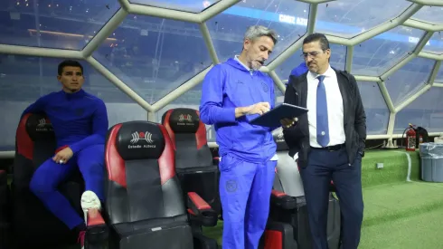 El estratega de los cementeros jamás pudo leer el partido a diferencia de Antonio Mohamed, que demostró la diferencia que existe entre un técnico y el otro.