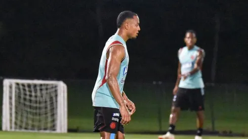 El defensor de los cementeros se encuentra concentrado con Colombia para la disputa de las Eliminatorias Sudamericanas.