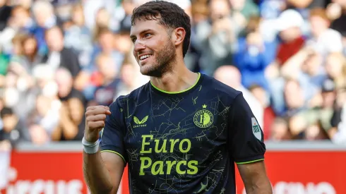 Santi Giménez regresa con el Feyenoord.