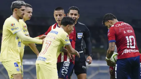 El internacional mexicano está en la órbita de varios clubes después de que Chivas le pusiera en el mercado.