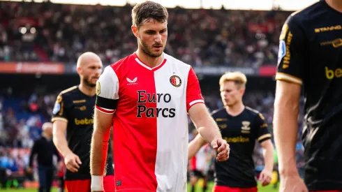 Santiago Giménez no pudo convertir contra el Twente