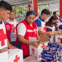 Uriel Antuna entrega víveres para damnificados por Huracán Otis