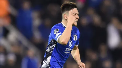 El mediocampista argentino gusta por su buena llegada y visión de juego. Los cementeros buscan un jugador de sus características.