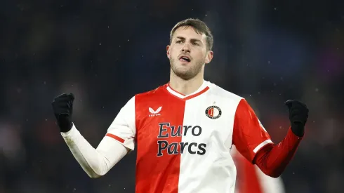 Santiago Giménez jugará su último partido en la Champions League.