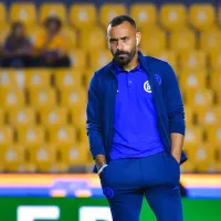 ¿Mal compañero? Solo un jugador de Cruz Azul se despidió de Moisés Vieira