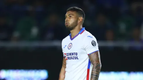 El defensor paraguayo tendría una reunión este lunes para definir su futuro dentro de Cruz Azul.