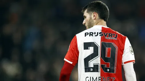 Santi Giménez vuelve a la cancha.