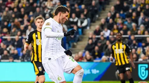 El cuadro neerlandés del delantero mexicano sigue en su escalada hacia la cima del torneo de los Países Bajos. Disfruta del Minuto a Minuto del partido.