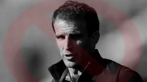 El directivo uruguayo paga la peor parte de una riña que también involucró a Miguel Herrera. El técnico mexicano solo recibirá una multa económica.