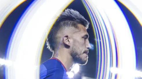 El defensor argentino puso de manifiesto que el mediocampista mexicano es vital en el equipo.