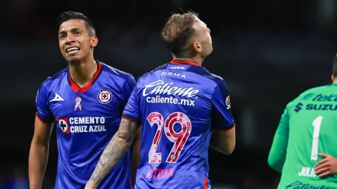 El delantero mexicano está de aniversario y Rotondi reveló un secreto que se encontraba oculto en la intimidad del vestuario.