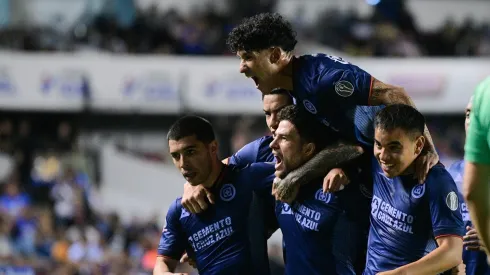 El futbolista uruguayo se perdió el último compromiso de los cementeros por el fallecimiento de su madre.