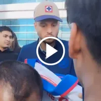 Martín Anselmi estuvo entre los aficionados de Cruz Azul antes del partido con León