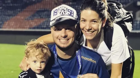 Anselmi con su esposa e hijo.